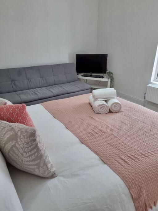 Cosy Modern House Liverpool