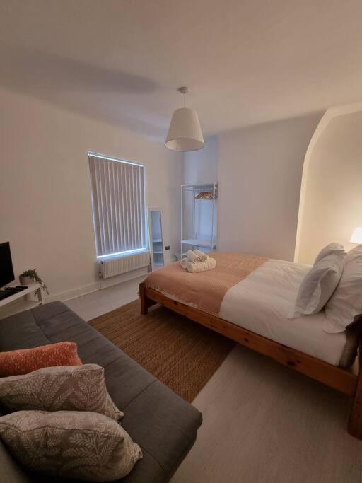 Cosy Modern House Liverpool
